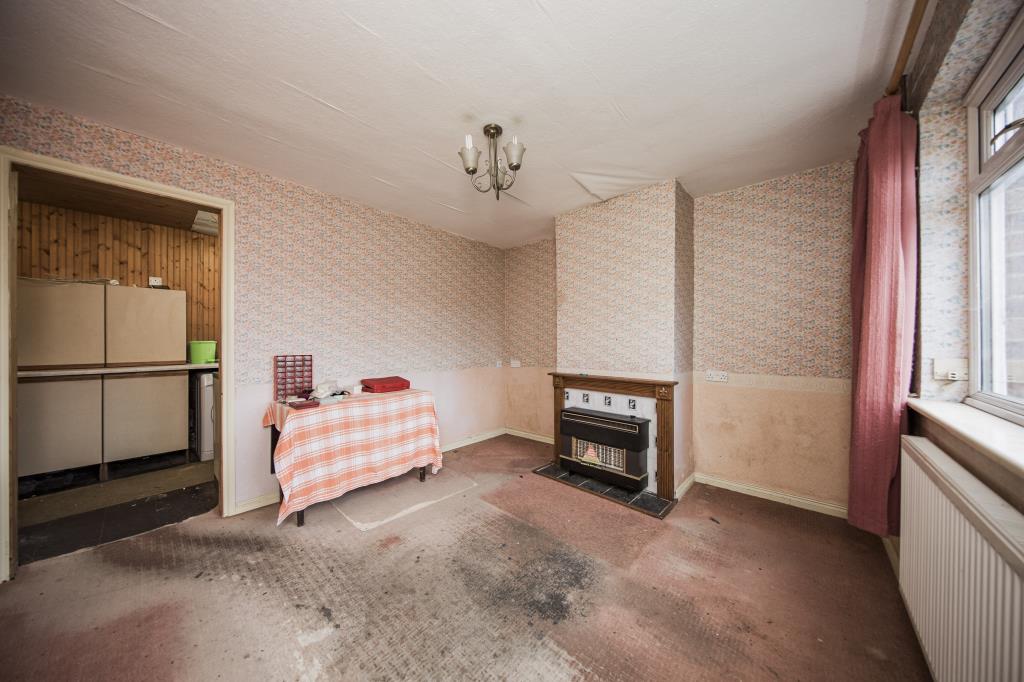 Lot: 7 - SEMI-DETACHED HOUSE FOR IMPROVEMENT - Dining Room